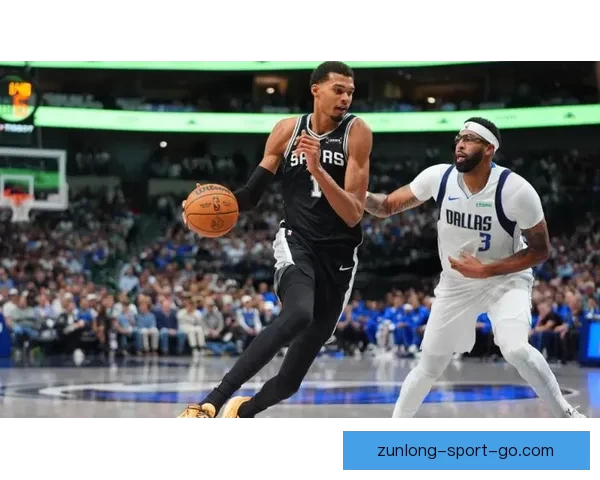 文班41分18篮板3盖帽零失误领衔马刺大胜勇士 卡斯尔15分11板助攻全队